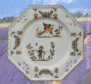 ASSIETTE OCTOGONALE AJOUREE DECOR TRADITION MOUSTIERS