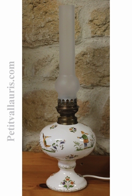 LAMPE BEC A PETROLE MODELE ELECTRIQUE DECOR POLYCHROME