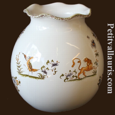 VASE BOULE DENTELLE DECOR TRADITION VIEUX MOUSTIERS H21