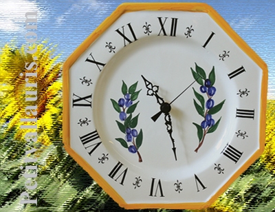 HORLOGE FAIENCE OCTOGONALE DECOR PROVENCAL OLIVES BLEUES