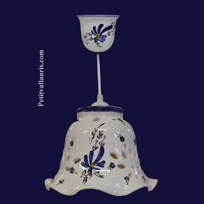 SUSPENSION CERAMIQUE DENTELLEE MODELE CLOCHE FLEURS BLEUES