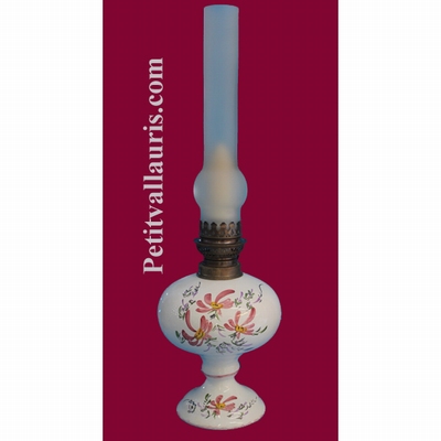 LAMPE BEC A PETROLE DECOR FLEURS ROSES