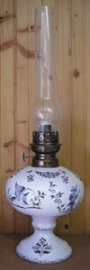 LAMPE BEC A PETROLE MONTAGE ELECTRIQUE DECOR MOUSTIERS BLEU