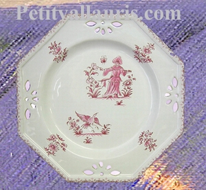 ASSIETTE OCTOGONALE AJOUREE DECOR TRADITION MOUSTIERS ROSE