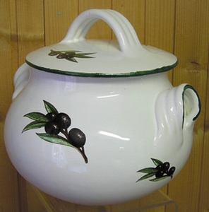 LITTLE COOKING-POT WHITE COLOR AND BLACK OLIVE DECORATION